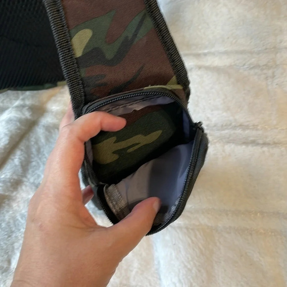 NWOT Camo mini sling crossbody bag with drink and phone carrier - Picture 6 of 8